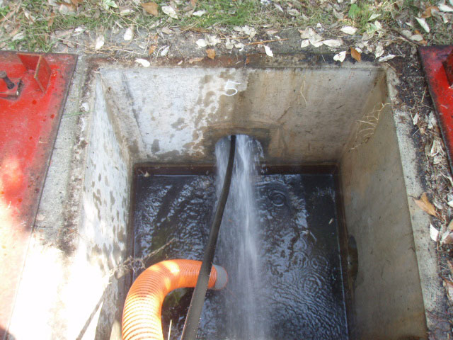 詰まり直し・雨樋清掃・排水管洗浄業務